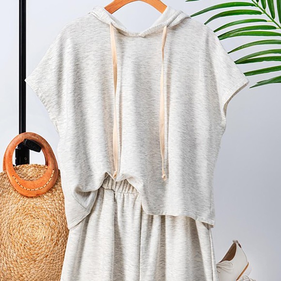 Gray hooded two piece short set - Picture 3 of 4